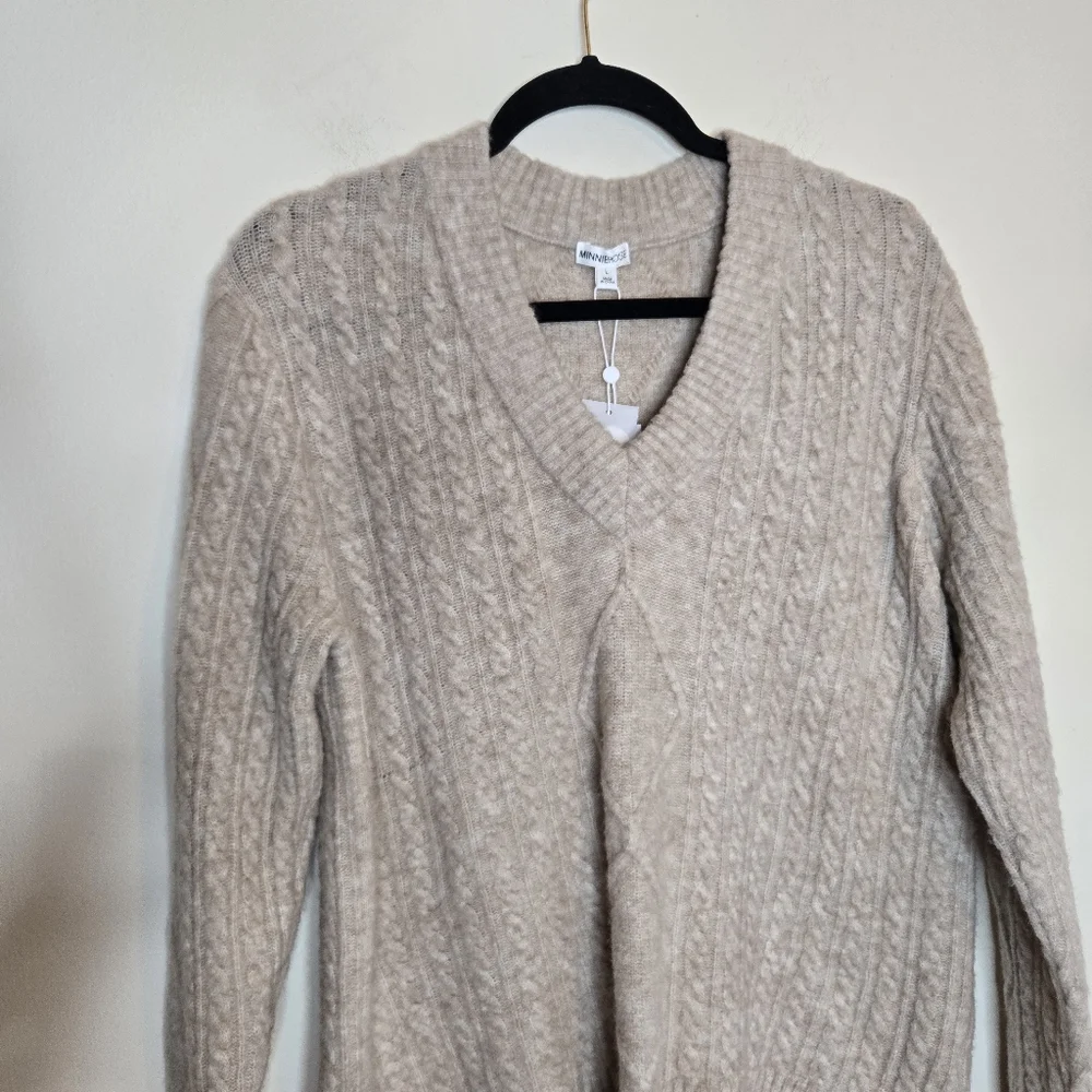MINNIE ROSE NWT Cream Cable Knit Sweater V-Neck Luxe Soft Quiet Luxury Pullover